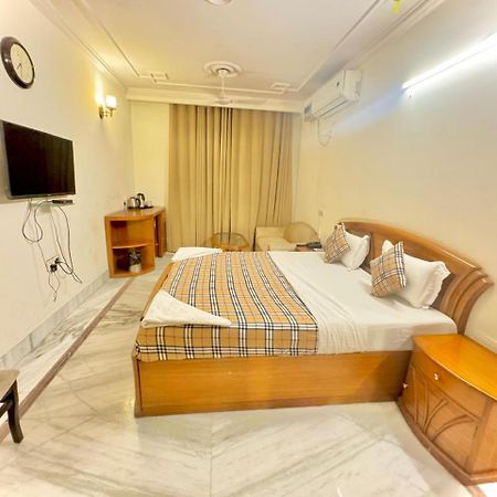 Hotel Pablas International, New Delhi, Near Metro Eksteriør bilde