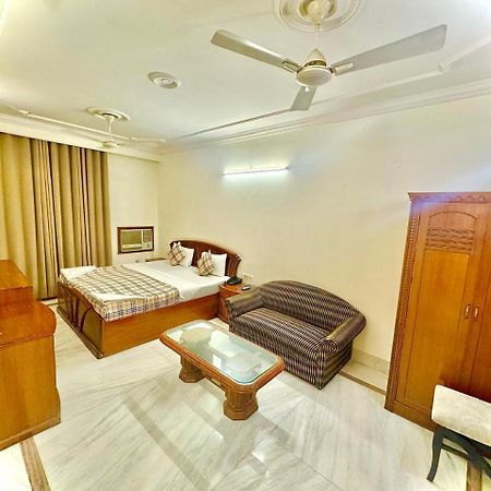 Hotel Pablas International, New Delhi, Near Metro Eksteriør bilde