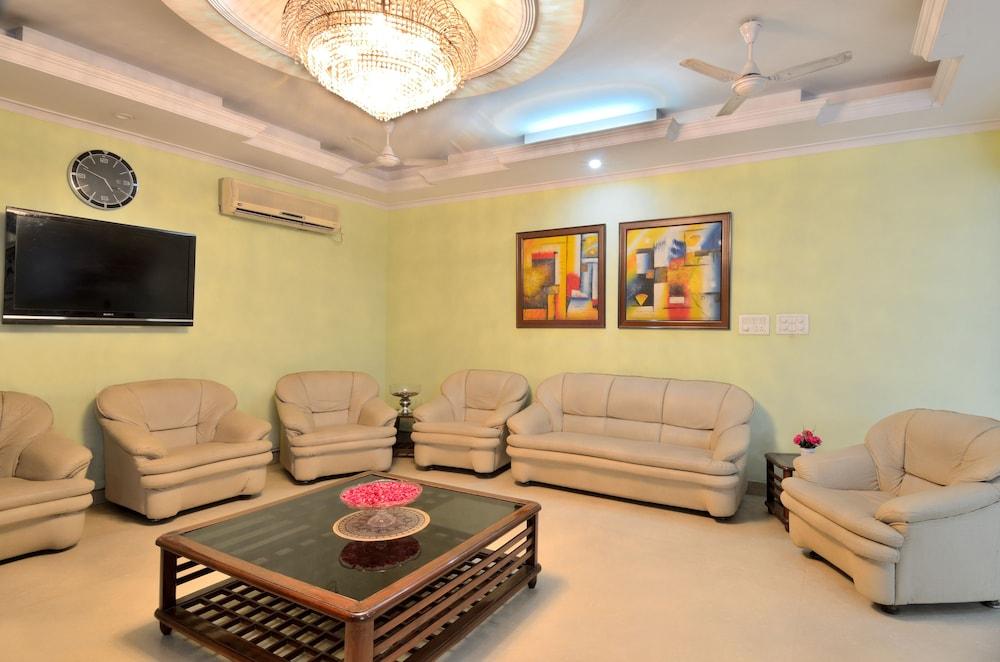 Hotel Pablas International, New Delhi, Near Metro Eksteriør bilde