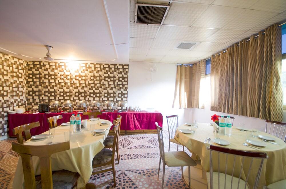 Hotel Pablas International, New Delhi, Near Metro Eksteriør bilde