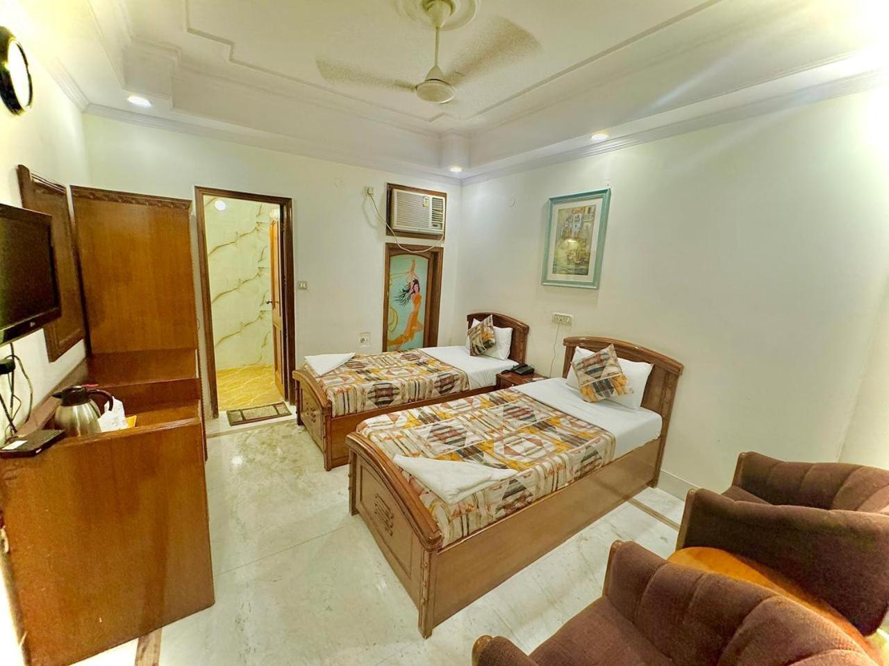 Hotel Pablas International, New Delhi, Near Metro Eksteriør bilde