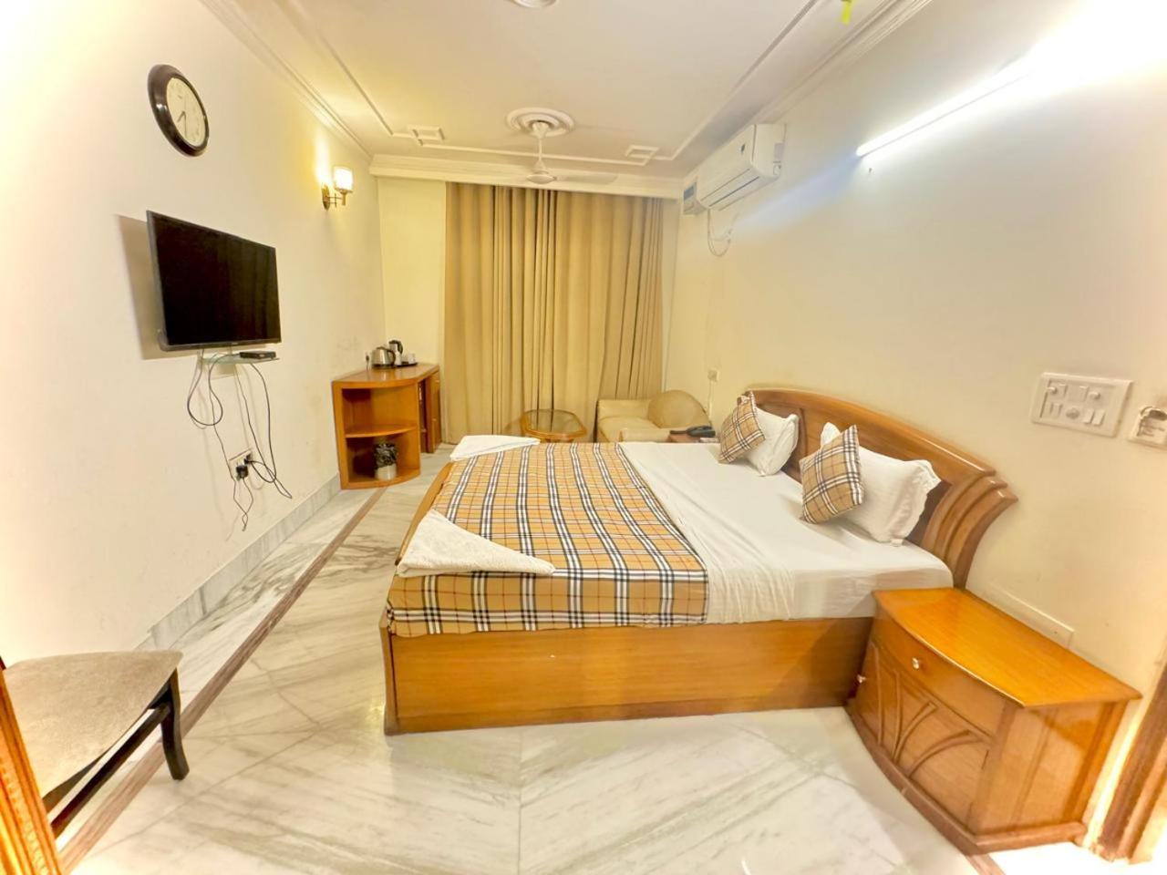 Hotel Pablas International, New Delhi, Near Metro Eksteriør bilde