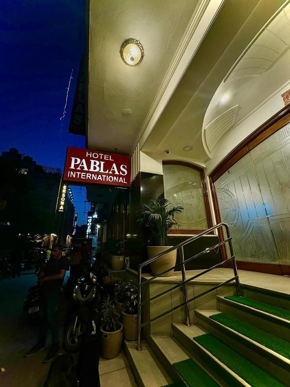 Hotel Pablas International, New Delhi, Near Metro Eksteriør bilde