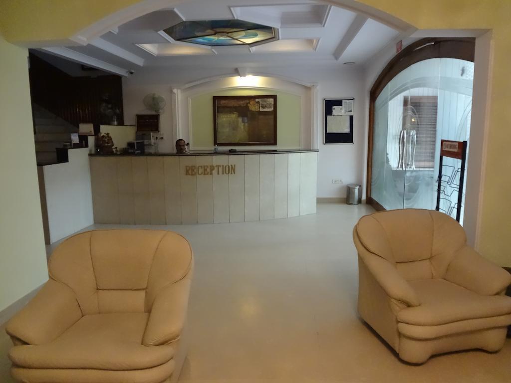 Hotel Pablas International, New Delhi, Near Metro Eksteriør bilde
