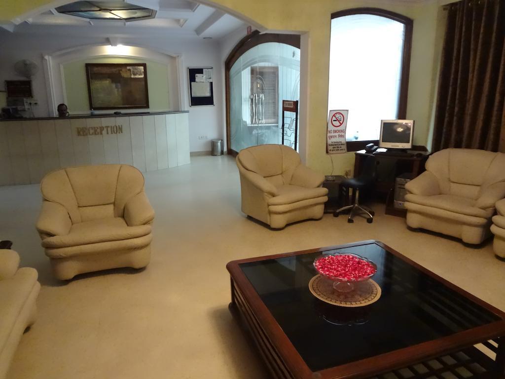 Hotel Pablas International, New Delhi, Near Metro Eksteriør bilde
