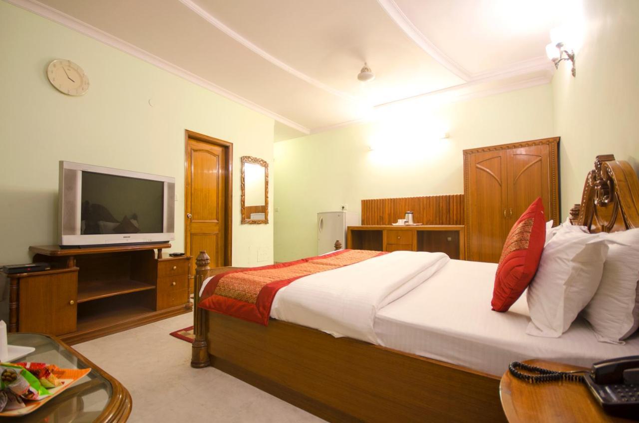 Hotel Pablas International, New Delhi, Near Metro Eksteriør bilde
